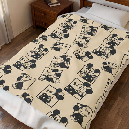 Vintage Mickey Velveteen Plush Blanket – Retro Cartoon Pattern Throw
