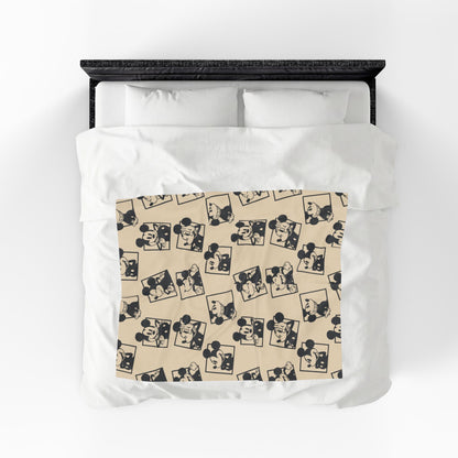 Vintage Mickey Velveteen Plush Blanket – Retro Cartoon Pattern Throw