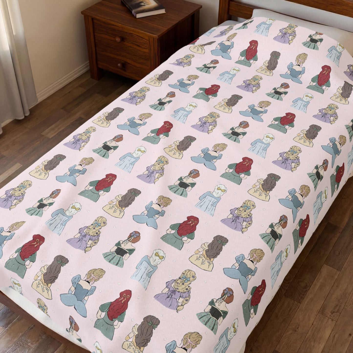 Kids’ Velveteen Plush Blanket — Cute Doll Pattern Cozy Throw for Nursery & Toddler