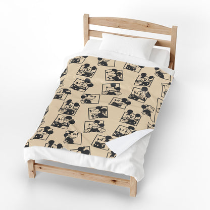 Vintage Mickey Velveteen Plush Blanket – Retro Cartoon Pattern Throw