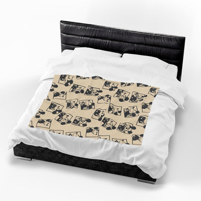 Vintage Mickey Velveteen Plush Blanket – Retro Cartoon Pattern Throw