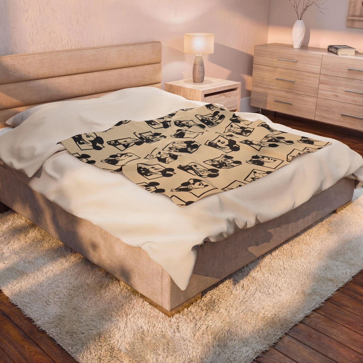 Vintage Mickey Velveteen Plush Blanket – Retro Cartoon Pattern Throw