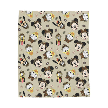 Mickey & Friends Velveteen Plush Blanket – Cute Disney Character Pattern