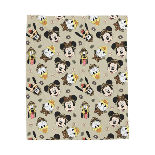 Mickey & Friends Velveteen Plush Blanket – Cute Disney Character Pattern
