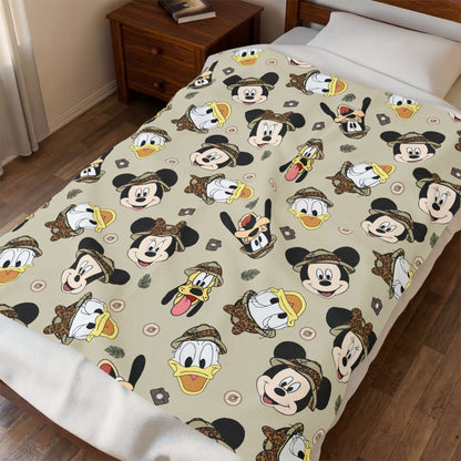 Mickey & Friends Velveteen Plush Blanket – Cute Disney Character Pattern
