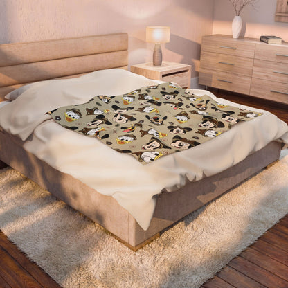 Mickey & Friends Velveteen Plush Blanket – Cute Disney Character Pattern